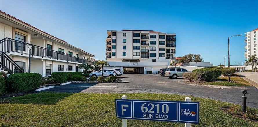 Condominio en Saint Petersburg, Florida, 2 dormitorios  № 2306815