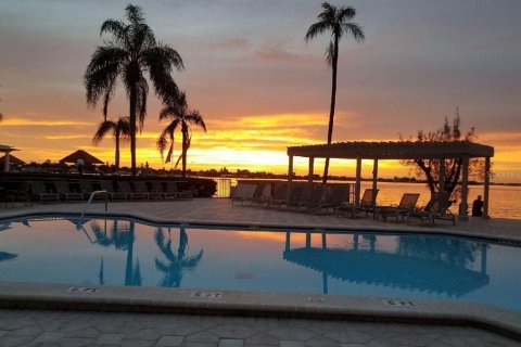 Condominio en venta en Saint Petersburg, Florida, 2 dormitorios, 82.68 m2 № 2306815 - foto 3