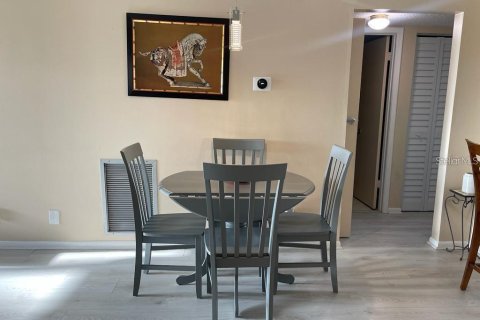 Condominio en venta en Saint Petersburg, Florida, 2 dormitorios, 82.68 m2 № 2306815 - foto 13