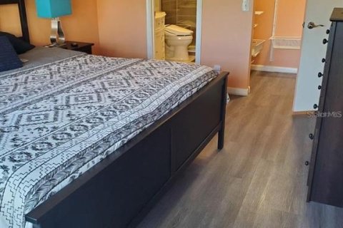 Condominio en venta en Saint Petersburg, Florida, 2 dormitorios, 82.68 m2 № 2306815 - foto 15