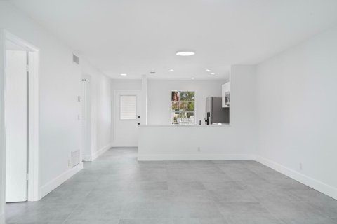 Condo in Lake Worth, Florida, 2 bedrooms  № 2188591 - photo 4
