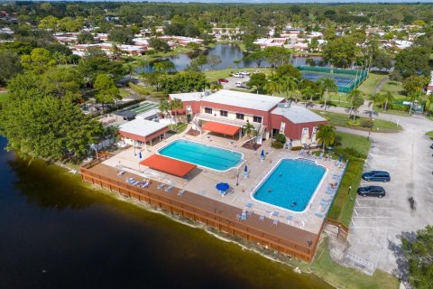 Condo in Lake Worth, Florida, 2 bedrooms  № 2188591 - photo 25
