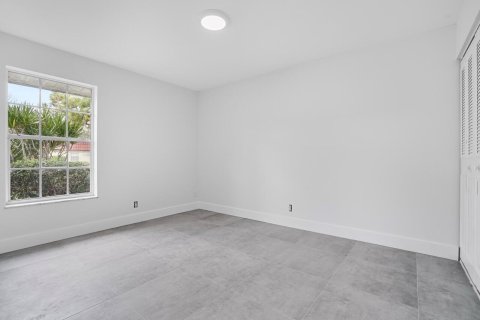 Condo in Lake Worth, Florida, 2 bedrooms  № 2188591 - photo 14
