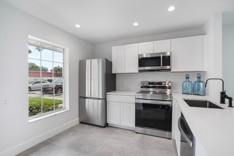Condo in Lake Worth, Florida, 2 bedrooms  № 2188591 - photo 11