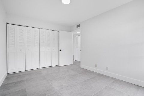 Condo in Lake Worth, Florida, 2 bedrooms  № 2188591 - photo 13