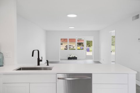 Condo in Lake Worth, Florida, 2 bedrooms  № 2188591 - photo 9