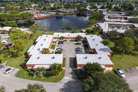 Condo in Lake Worth, Florida, 2 bedrooms  № 2188591 - photo 27