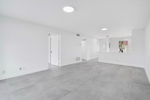 Condo in Lake Worth, Florida, 2 bedrooms  № 2188591 - photo 3