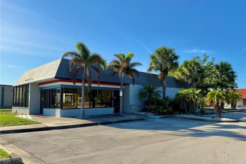 Commercial property in Sebring, Florida № 2218749 - photo 2
