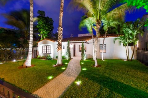Propiedad comercial en venta en Miami Beach, Florida, 237.64 m2 № 2178916 - foto 19