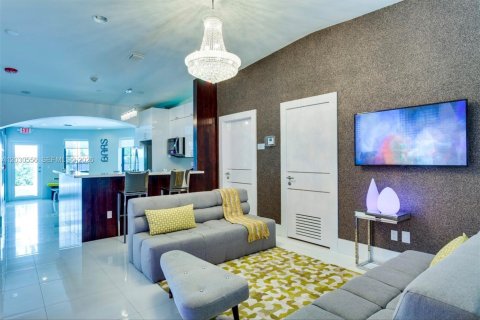Propiedad comercial en venta en Miami Beach, Florida, 237.64 m2 № 2178916 - foto 13