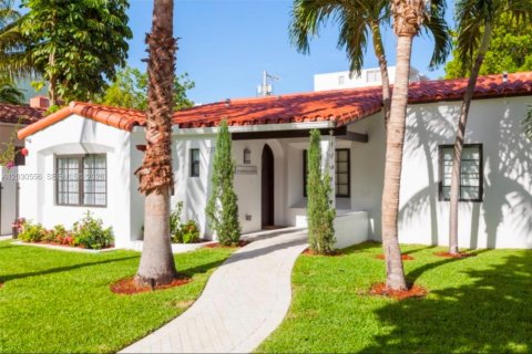 Propiedad comercial en Miami Beach, Florida 237.64 m2 № 2178916