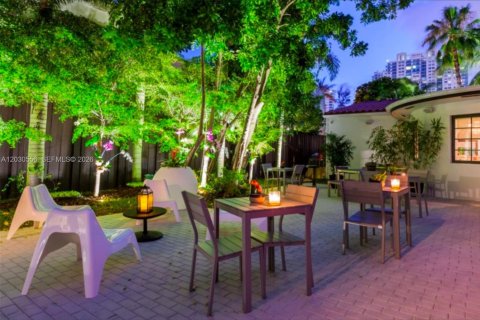 Propiedad comercial en venta en Miami Beach, Florida, 237.64 m2 № 2178916 - foto 23