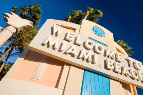 Propiedad comercial en venta en Miami Beach, Florida, 237.64 m2 № 2178916 - foto 2