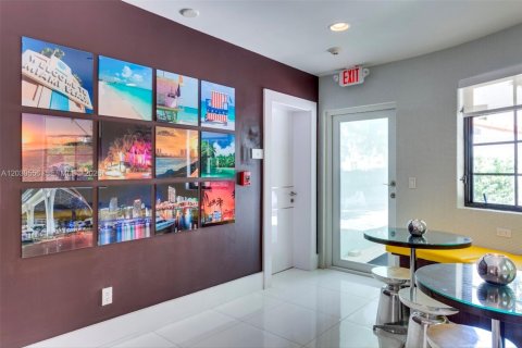 Propiedad comercial en venta en Miami Beach, Florida, 237.64 m2 № 2178916 - foto 6