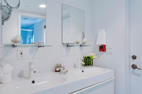 Propiedad comercial en venta en Miami Beach, Florida, 237.64 m2 № 2178916 - foto 17