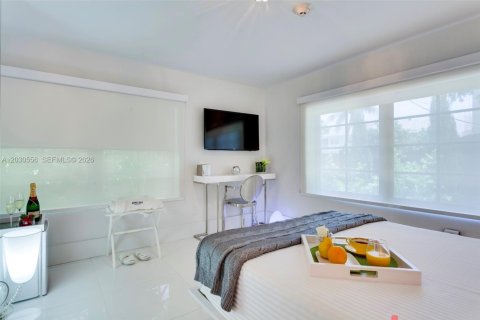 Propiedad comercial en venta en Miami Beach, Florida, 237.64 m2 № 2178916 - foto 10