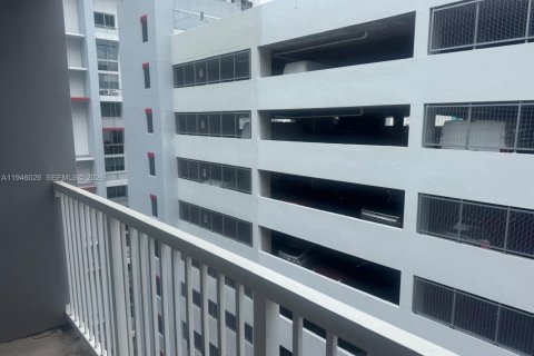 Copropriété à vendre à Miami, Floride: 3 chambres, 97.55 m2 № 2003440 - photo 18