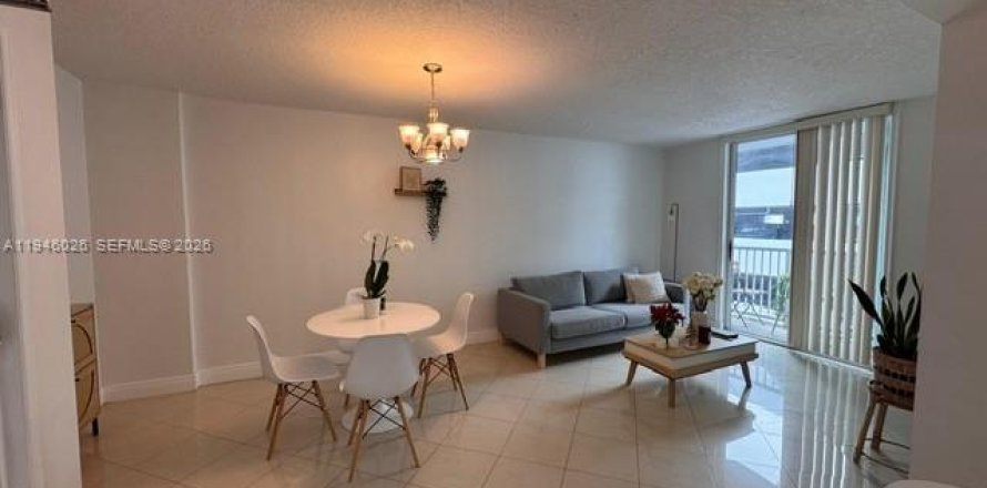 Condo in Miami, Florida, 3 bedrooms  № 2003440