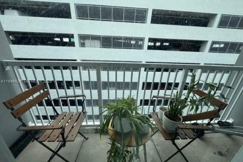 Condo in Miami, Florida, 3 bedrooms  № 2003440 - photo 8