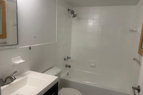 Copropriété à vendre à Miami, Floride: 3 chambres, 97.55 m2 № 2003440 - photo 14