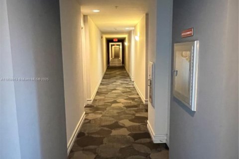 Купить кондоминиум в Холливуд, Флорида 2 спальни, 104.98м2, № 1961320 - фото 25