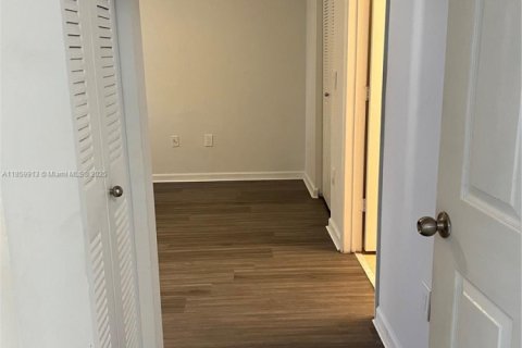 Купить кондоминиум в Холливуд, Флорида 2 спальни, 104.98м2, № 1961320 - фото 14