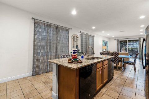 Casa en venta en Kissimmee, Florida, 8 dormitorios, 316.98 m2 № 1525487 - foto 8