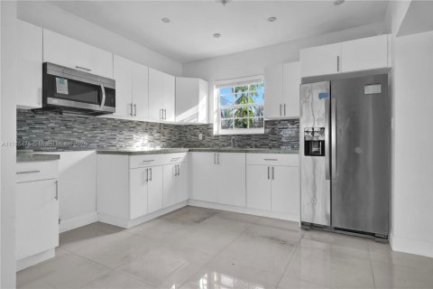 House in North Miami Beach, Florida 3 bedrooms, 129.6 sq.m. № 1696836 - photo 11
