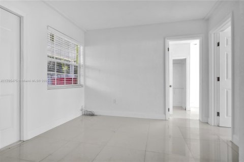 House in North Miami Beach, Florida 3 bedrooms, 129.6 sq.m. № 1696836 - photo 22