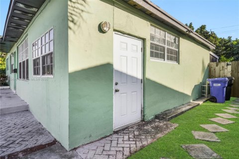 House in North Miami Beach, Florida 3 bedrooms, 129.6 sq.m. № 1696836 - photo 6