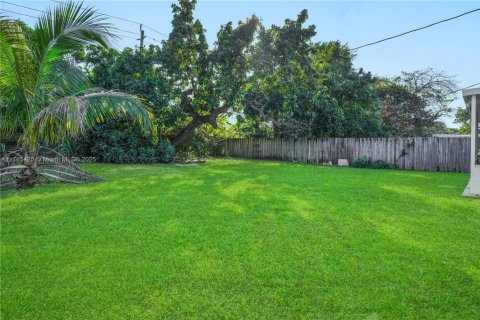 House in North Miami Beach, Florida 3 bedrooms, 129.6 sq.m. № 1696836 - photo 8