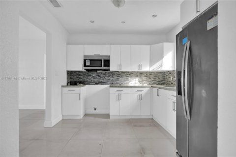 House in North Miami Beach, Florida 3 bedrooms, 129.6 sq.m. № 1696836 - photo 10