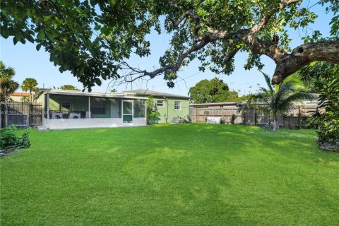 House in North Miami Beach, Florida 3 bedrooms, 129.6 sq.m. № 1696836 - photo 7
