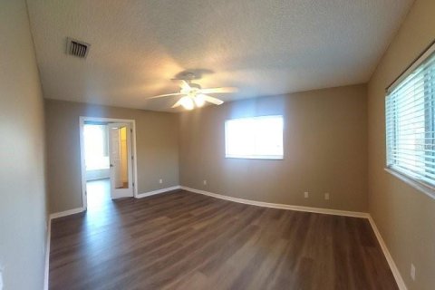 House in Ocala, Florida 2 bedrooms, 109.35 sq.m. № 1760438 - photo 11