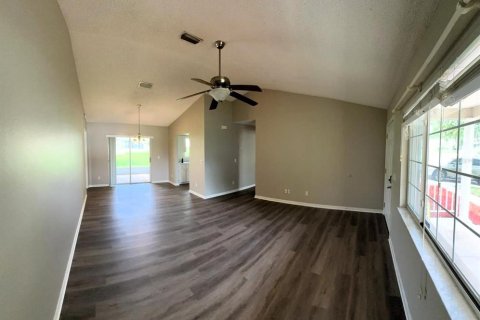 House in Ocala, Florida 2 bedrooms, 109.35 sq.m. № 1760438 - photo 10