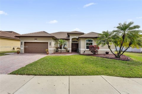 Casa en Pembroke Pines, Florida 5 dormitorios, 229 m2 № 2029619