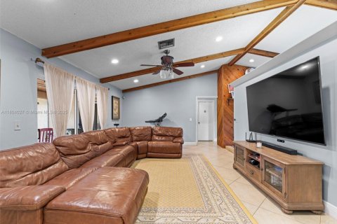 House in Plantation, Florida 3 bedrooms, 193.33 sq.m. № 1727786 - photo 15