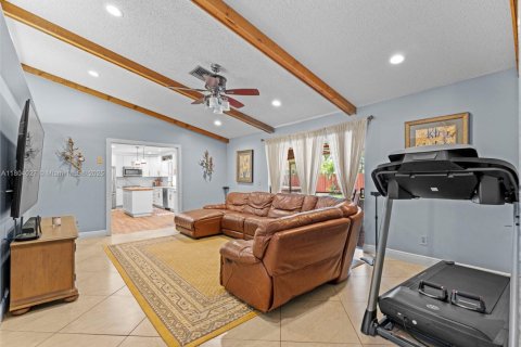 House in Plantation, Florida 3 bedrooms, 193.33 sq.m. № 1727786 - photo 17