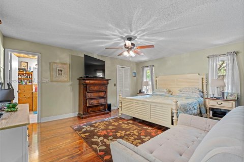 House in Plantation, Florida 3 bedrooms, 193.33 sq.m. № 1727786 - photo 19