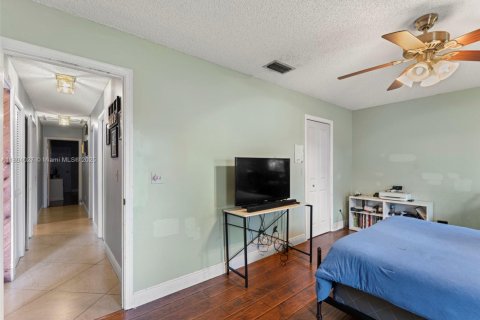 House in Plantation, Florida 3 bedrooms, 193.33 sq.m. № 1727786 - photo 24