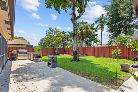 House in Plantation, Florida 3 bedrooms, 193.33 sq.m. № 1727786 - photo 29