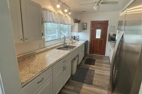 House in Daytona Beach, Florida 3 bedrooms, 102.38 sq.m. № 1778180 - photo 11