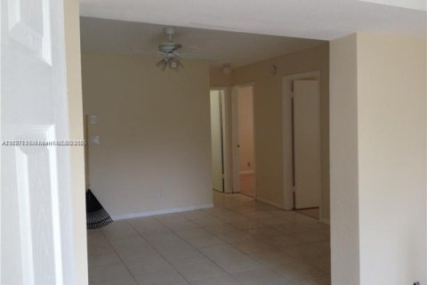 Casa en venta en West Park, Florida, 6 dormitorios, 172.33 m2 № 1978385 - foto 3