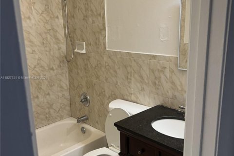 Casa en venta en West Park, Florida, 6 dormitorios, 172.33 m2 № 1978385 - foto 11