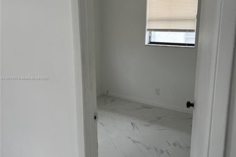 Casa en venta en West Park, Florida, 6 dormitorios, 172.33 m2 № 1978385 - foto 13