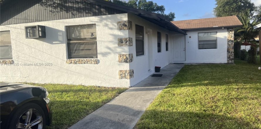 Casa en West Park, Florida 6 dormitorios, 172.33 m2 № 1978385