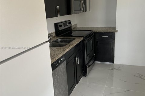 Casa en venta en West Park, Florida, 6 dormitorios, 172.33 m2 № 1978385 - foto 12