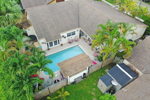 House in Weston, Florida 5 bedrooms, 229.93 sq.m. № 2086551