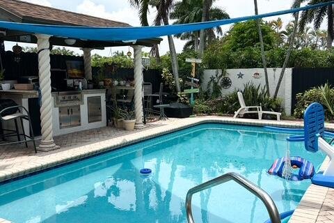 House in Weston, Florida 5 bedrooms, 229.93 sq.m. № 2086551 - photo 17